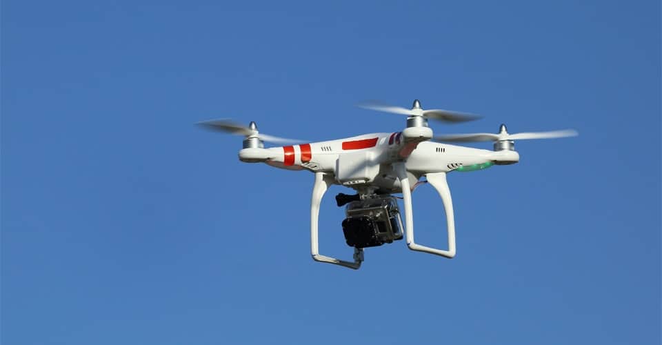 EU lovgivning for droner og droneflyvning. En ny EU lov skal sikre ensartede regler for al flyvning med droner. Læs mere på flyvere.dk