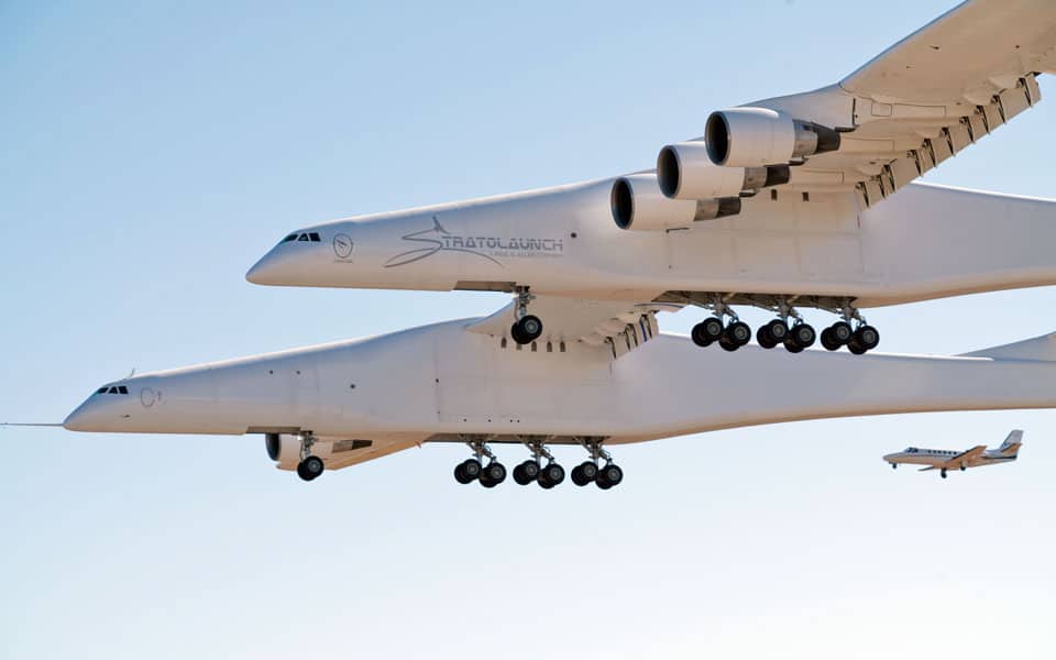 Verdens største fly i luften for første gang - flyvere.dk