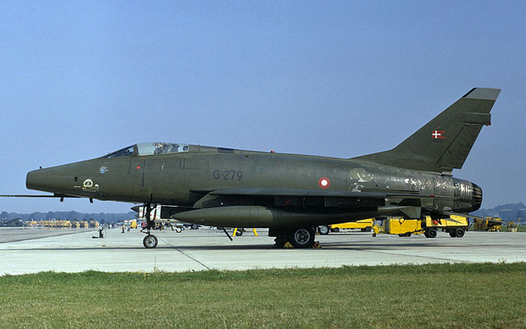 North American F-100 Super Sabre - flyvere.dk