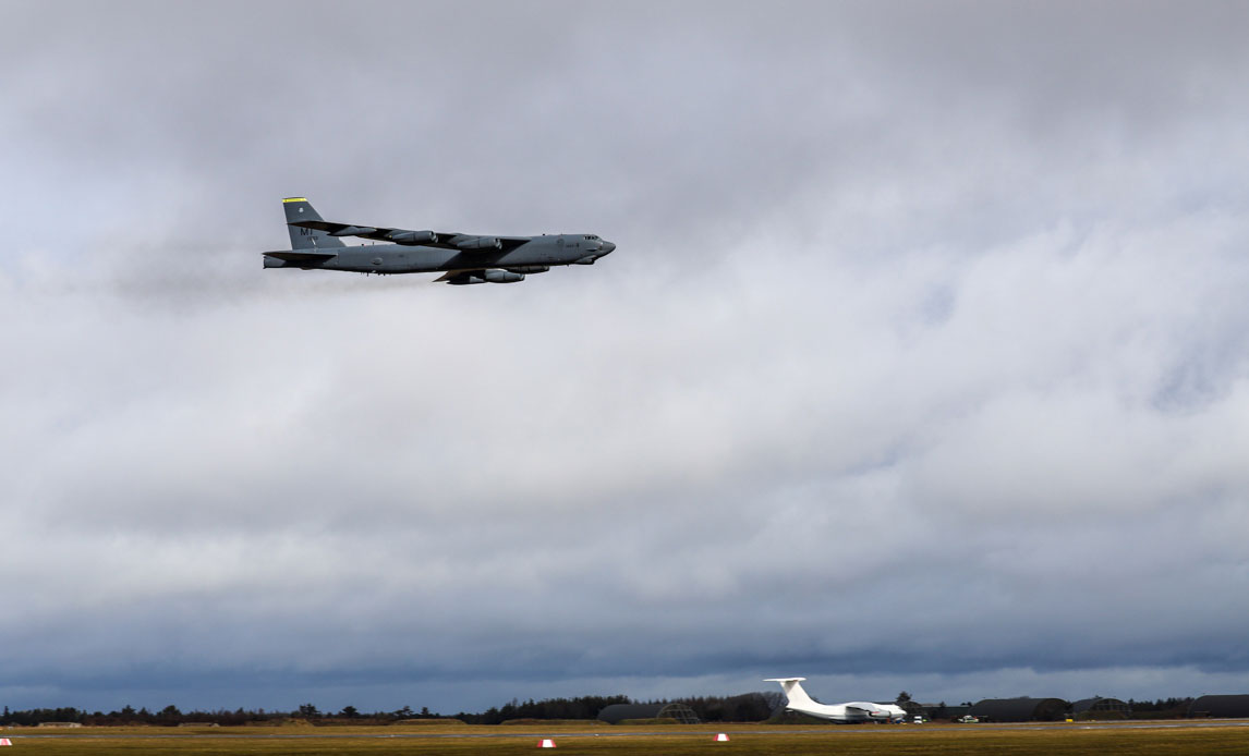Amerikanske B-52 bombefly overflyver Danmark - flyvere.dk